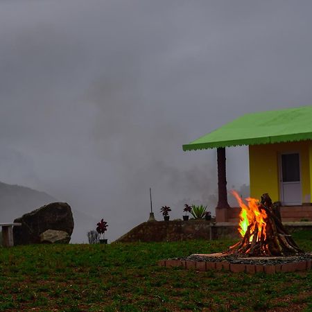 Misty Hill Hotel Pirmed Luaran gambar