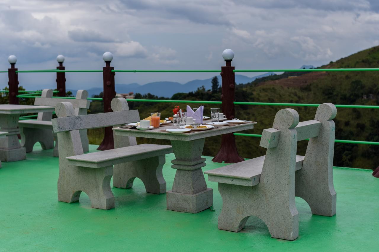 Misty Hill Hotel Pirmed Luaran gambar
